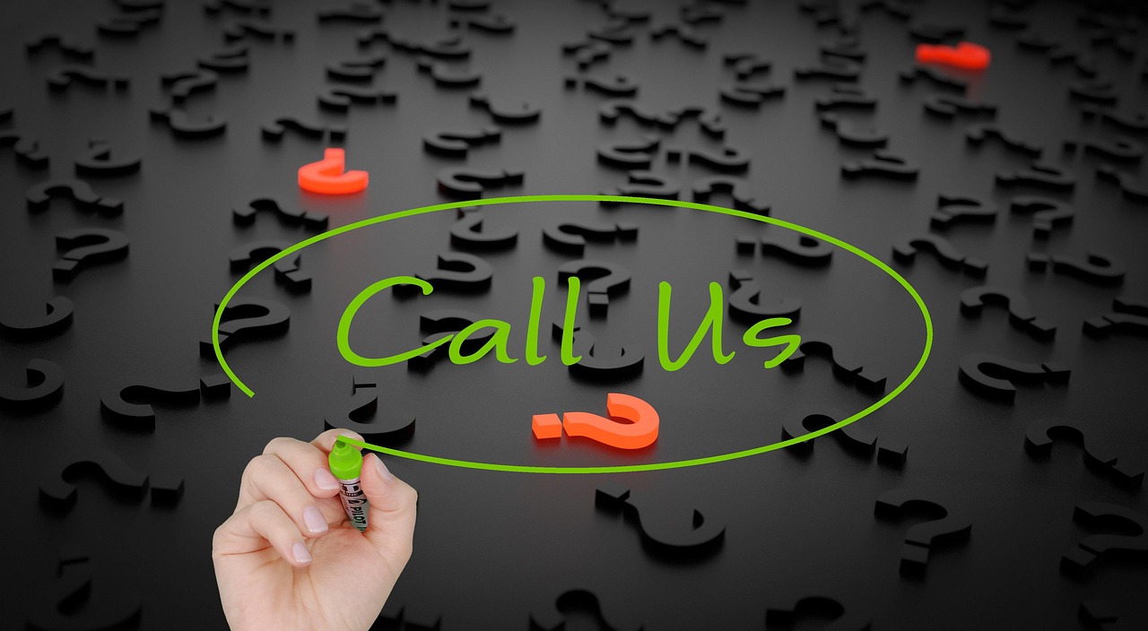 Ilustrasi call to action pada layar laptop untuk materi marketing