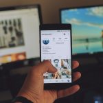Ponsel menampilkan video pendek TikTok