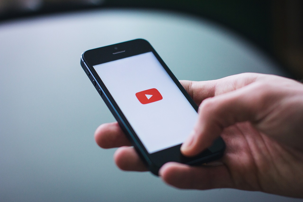 Smartphone merekam video untuk media sosial